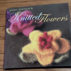 Book on Knitted Flowers